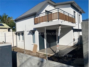 maison à la vente -   97410  SAINT PIERRE, surface 66 m2 vente maison - UBI452331020